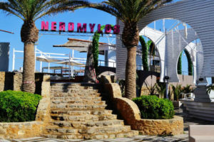 Ανακαίνιση του Neromylos Beach Bar